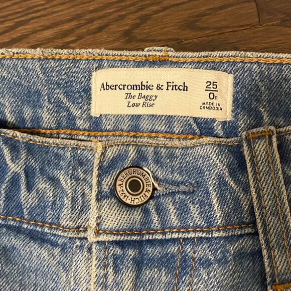 Abercrombie Low Rise Baggy Jean - Picture 4 of 6